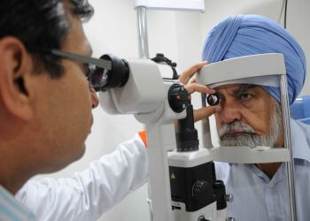 DR DEEPENDER CHAUHAN |MBBS|MS| DNB - CLEAR VISION EYE CENTRE
